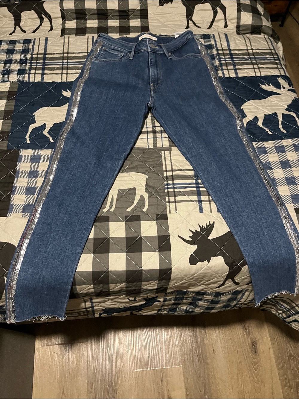 NWOT LEVI SKINNY 721 HIGH RISE SKINNY BLING 29/28